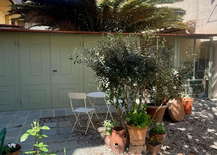 Notes Of - Stylish In An Authentic Area Florens